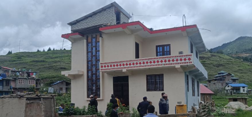 धुवाँले निस्सासिएर दिदीबहिनीको मृत्यु, बच्चाको आईसीयूमा उपचार हुँदै