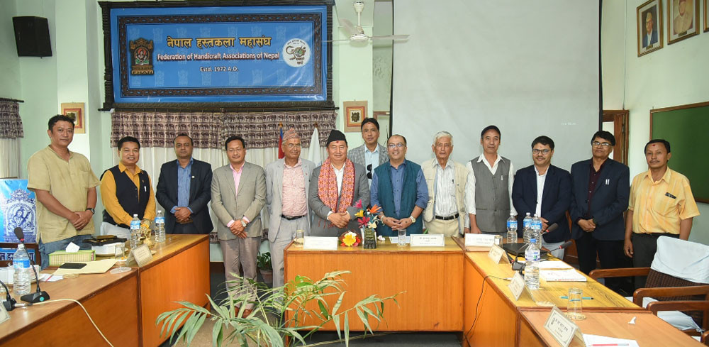 हस्तकला महासंघले गर्‍यो बागमतीका मुख्यमन्त्री तथा विभागीय मन्त्रीलाई सम्मान