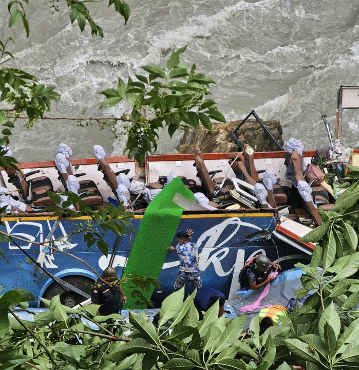 तनहुँ बस दुर्घटनाः १० जना गोताखोरसहित ८० जना सशस्त्र प्रहरी उद्धारमा परिचालन