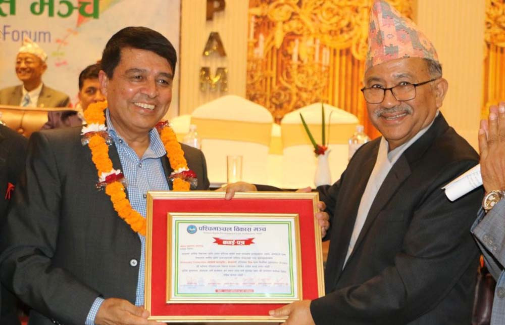 अध्यक्ष ढकाल पश्चिमाञ्चल विकास मञ्चद्वारा सम्मानित