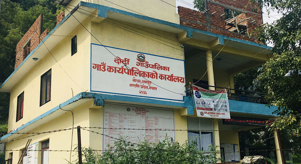 किसानलाई दोर्दीको सहुलियतः बाख्राको साधारण उपचारमा २ रुपैयाँ, गोरु सजेको १ सय