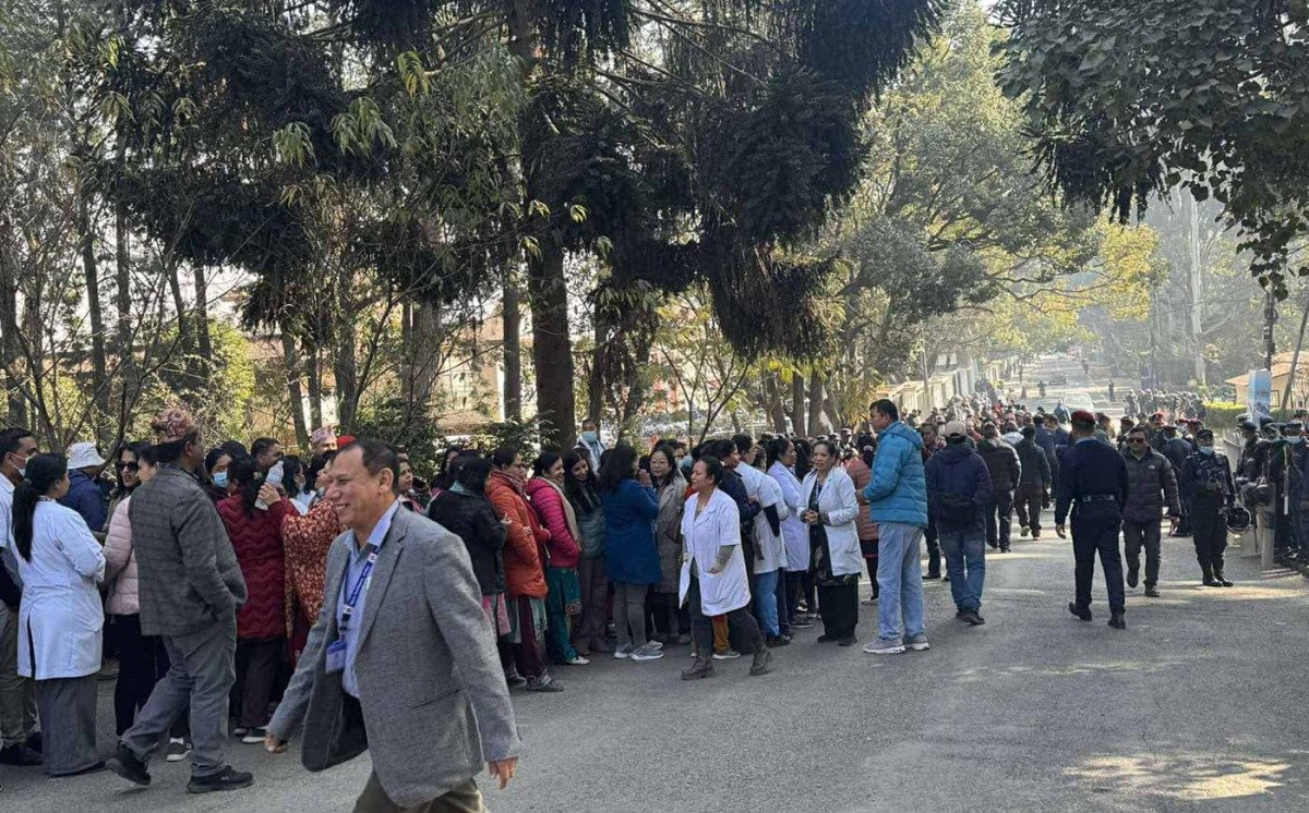 पेसागत वृत्तिविकासको माग राख्दै  त्रिविका कर्मचारी धर्नामा