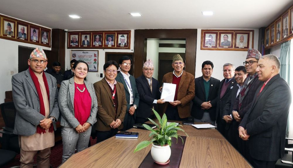आयोगद्वारा अन्तरिम प्रतिवेदन पेश :  अर्थतन्त्रलाई थप चलायमान र सुदृढ बनाउन सुझाव