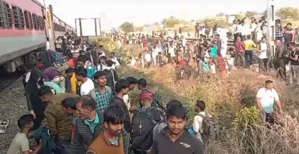 भारतमा रेल दुर्घटना, ३ नेपालीसहित १३ जनाको मृत्यु