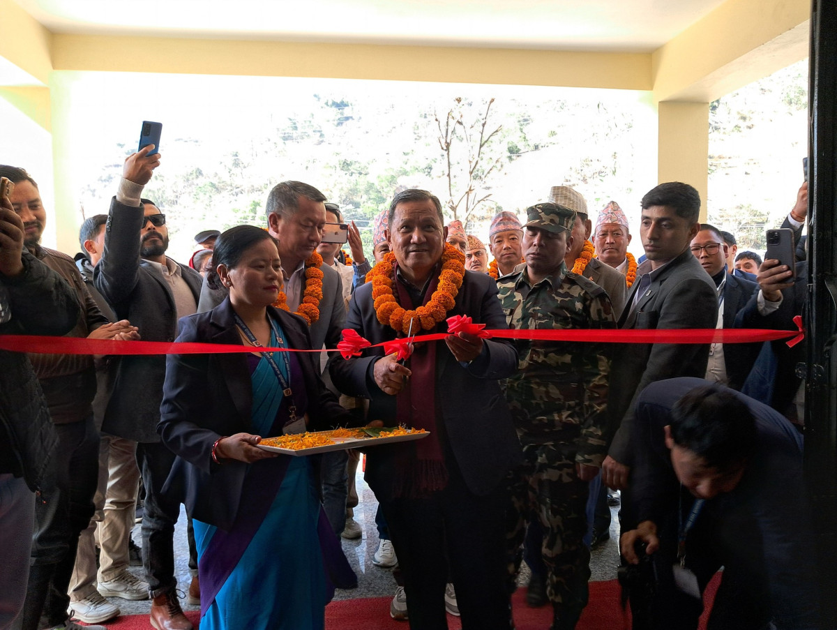 मर्स्याङ्दी गाउँपालिकाको प्रशासकीय भवन मन्त्री गुरुङद्वारा उद्घाटन