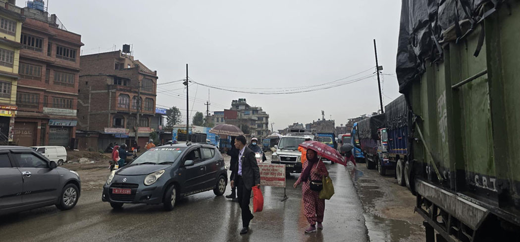 साँगामा पहिरो, अरनिको राजमार्गको भक्तपुर खण्ड बन्द