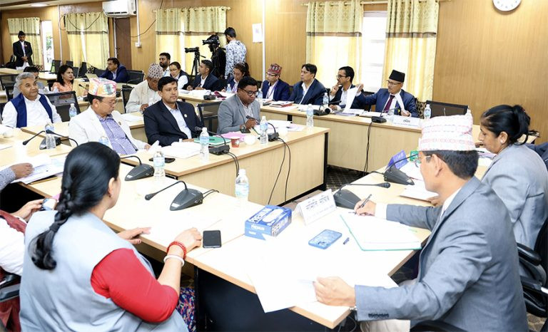 तीनकुने घटनाबारे जवाफ दिन पूर्वराजा शाहलाई संसदमा बोलाउन सांसदहरूको प्रस्ताव