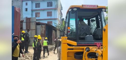 कवाड संकलन केन्द्रमा महानगरको डोजर