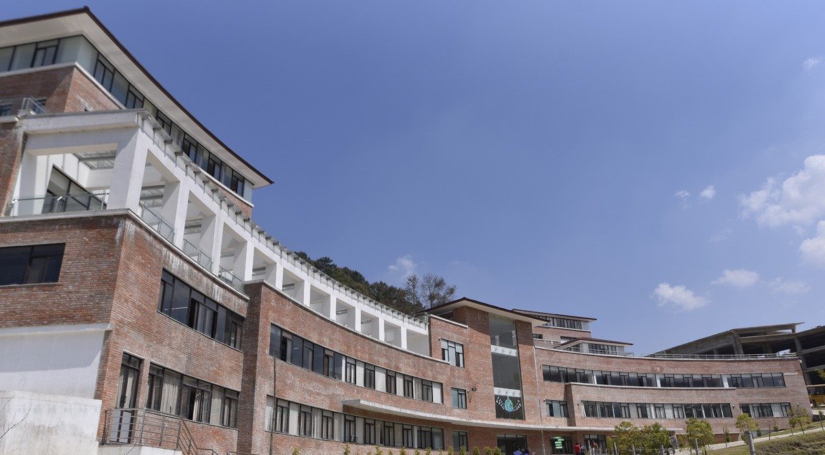 कक्षा १२ को परीक्षामा मोबाइलमा प्रश्नपत्र लिक, थालियो अनुसन्धान