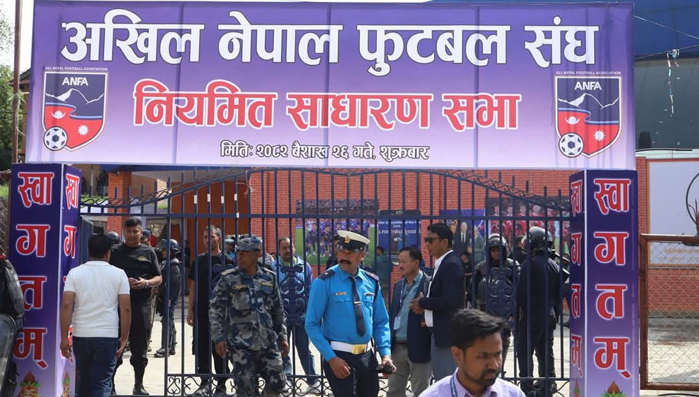 एन्फा सभामा पूर्व अध्यक्ष गणेश थापालाई रोक, धुलिखेलमा तनाव