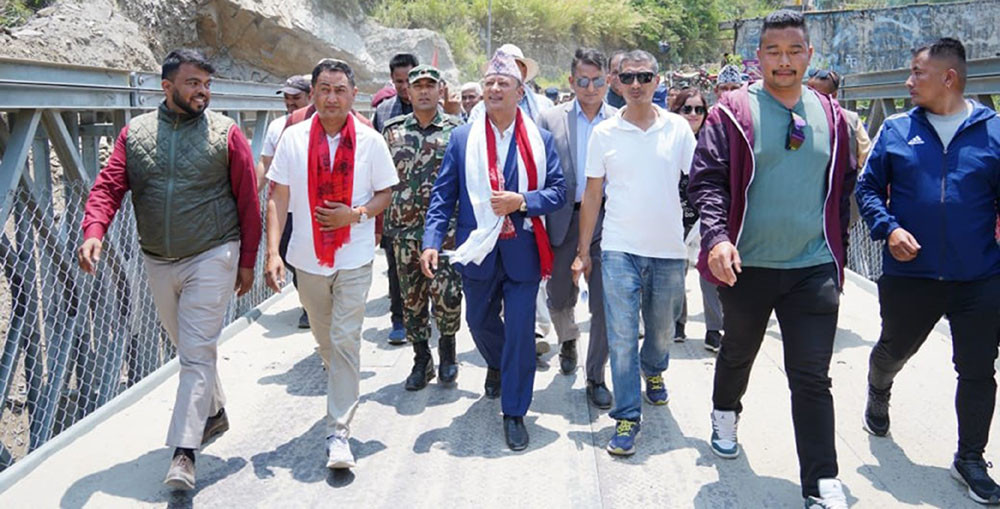 मेलम्ची र हेलम्बुमा उर्जामन्त्री खड्का, स्थानीयलाई भनेः सिंचाई व्यवस्थापनका लागि विशेष योजना बनाउँछु