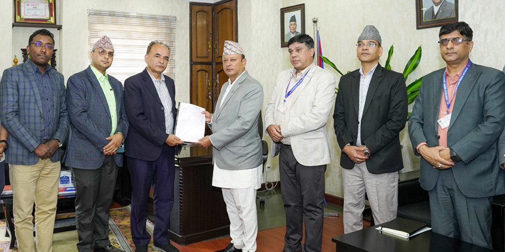 ताप्लेजुङ दुर्घटनामा लापरवाही गर्ने कर्मचारीलाई कारवाही हुन्छः मन्त्री खड्का