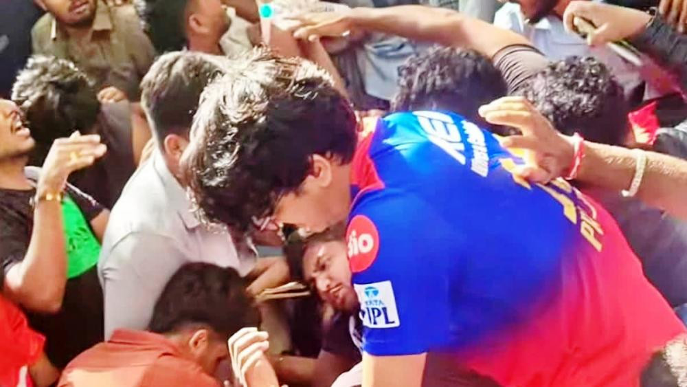 आइपिएल जितेको खुसीयाली मनाउने क्रममा मच्चिएको भागदौडमा मृत्यु हुनेको संख्या ११ पुग्यो