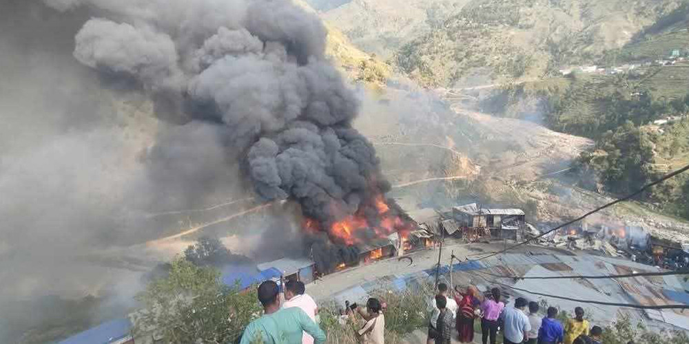 बाम्का बजार आगलागीकाे राहत वितरण गर्न नगर प्रमुख बानियाँको संयोजकत्वमा समिति गठन