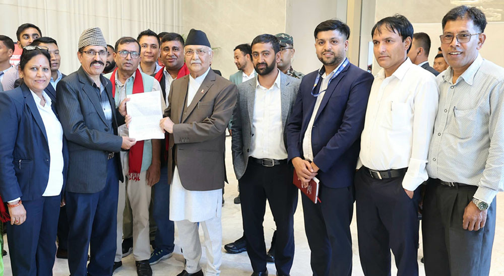 बैंक तथा वित्तीय संस्था ठप्प पार्ने चेतावनी दिएका बैकर्सले भेटे प्रधानमन्त्री र अर्थमन्त्री, के भयो कुराकानी ?