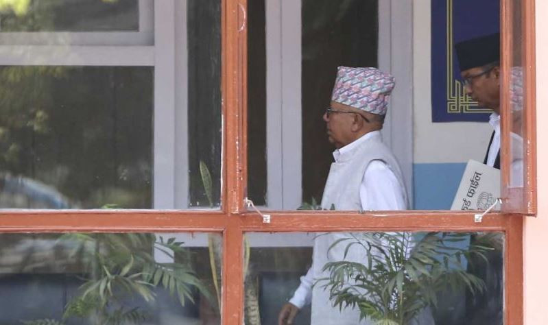 माधव नेपालको पक्षमा बहस गर्न ३५ जना कानुन व्यवसायीले टिपाए नाम