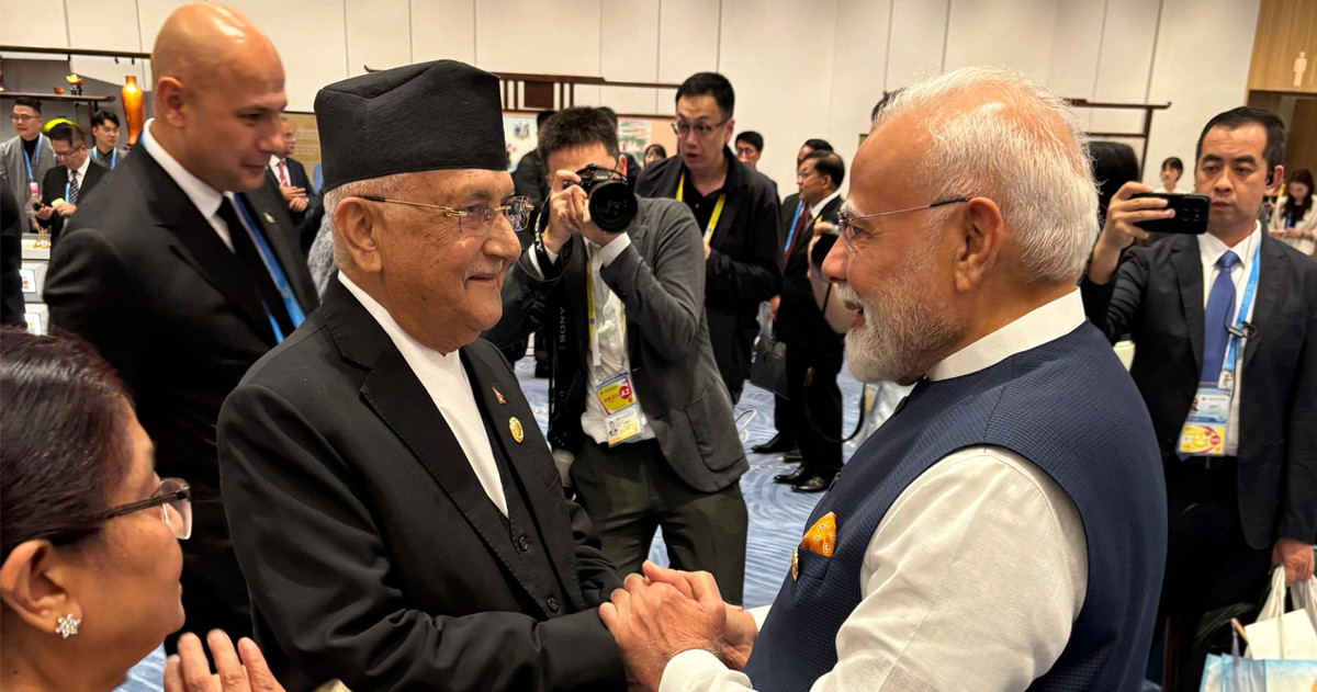 प्रधानमन्त्री ओली र भारतीय प्रधानमन्त्री मोदीबीच भेट