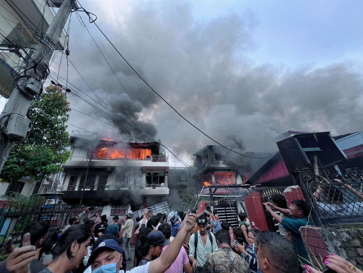प्रधानमन्त्री ओलीको निजी निवास बालकोटमा आगजनी