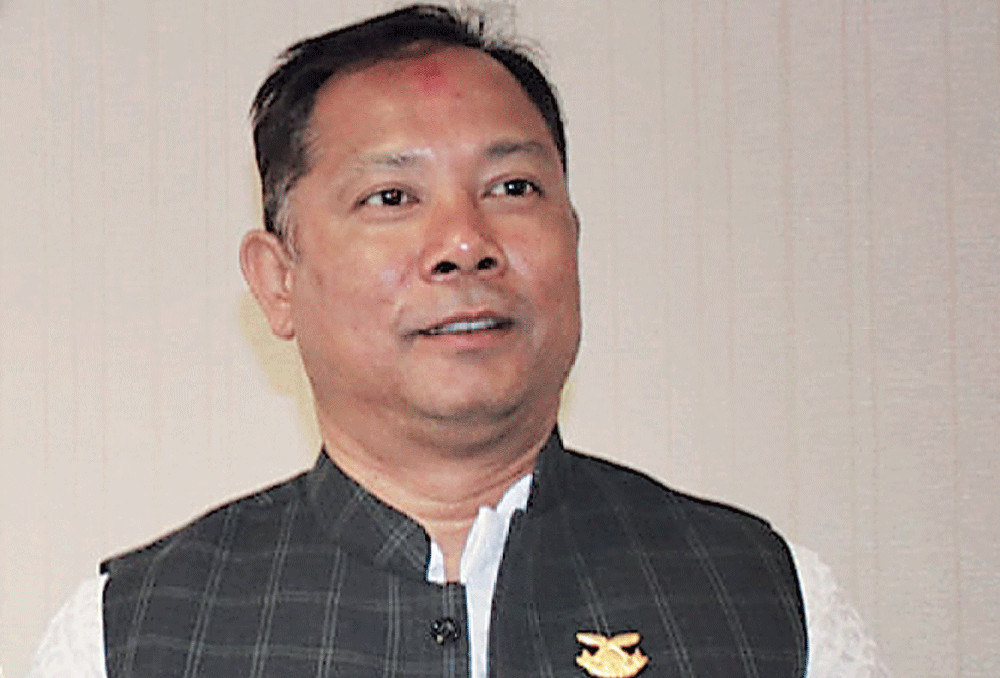 आफैंले बनाएको पार्टीमा अटाउन नसकेपछि रेशम चौधरीले छोडे नाउपा