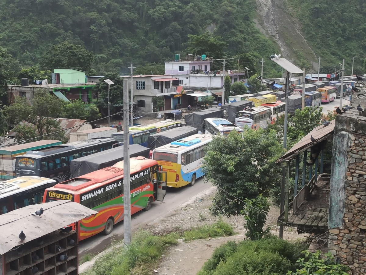वर्षा र बाढीपहिरोका कारण देशभरका ६ राजमार्ग पूर्ण रूपमा अवरुद्ध