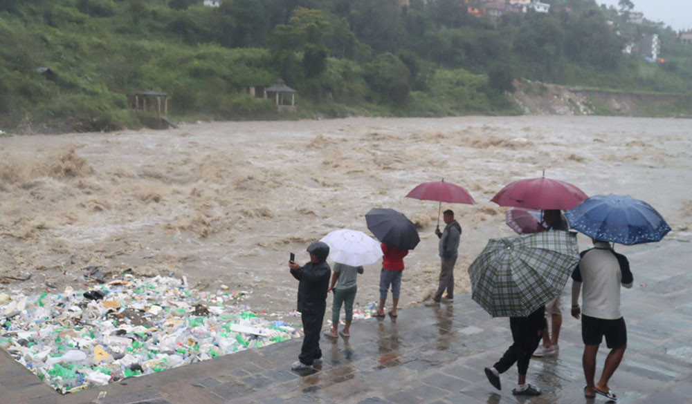 बाढीपहिरोबाट क्षति पुगेका सडकको पुनर्निर्माणमा १२ अर्ब लाग्ने अनुमान