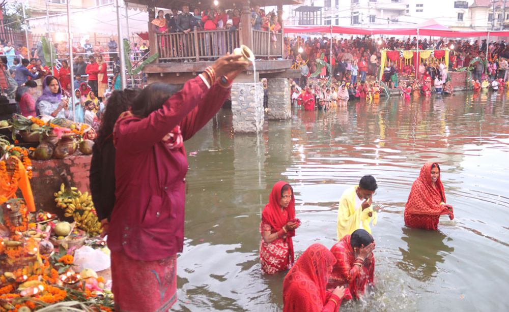 उदाउँदो सूर्यलाई अर्घ्य दिएसँगै सकियो छठपर्व