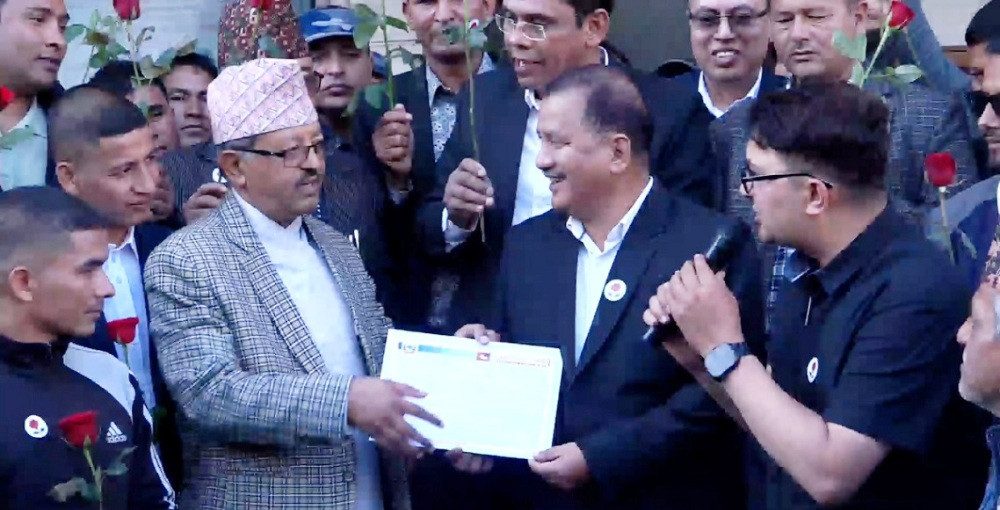 विप्लव नेतृत्वको नेकपा (माओवादी) लाई निर्वाचन आयोगले दियो दल दर्ता प्रमाणपत्र