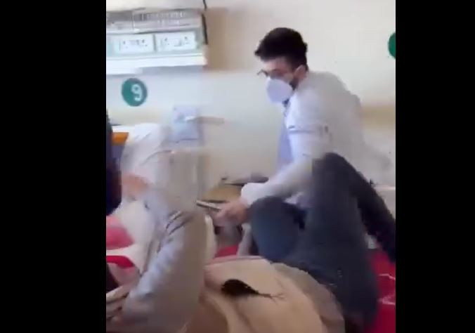अस्पतालमा कुटपिट भएको भिडियो भाइरल : प्रहरी भन्छ,'नेपालको होइन्'