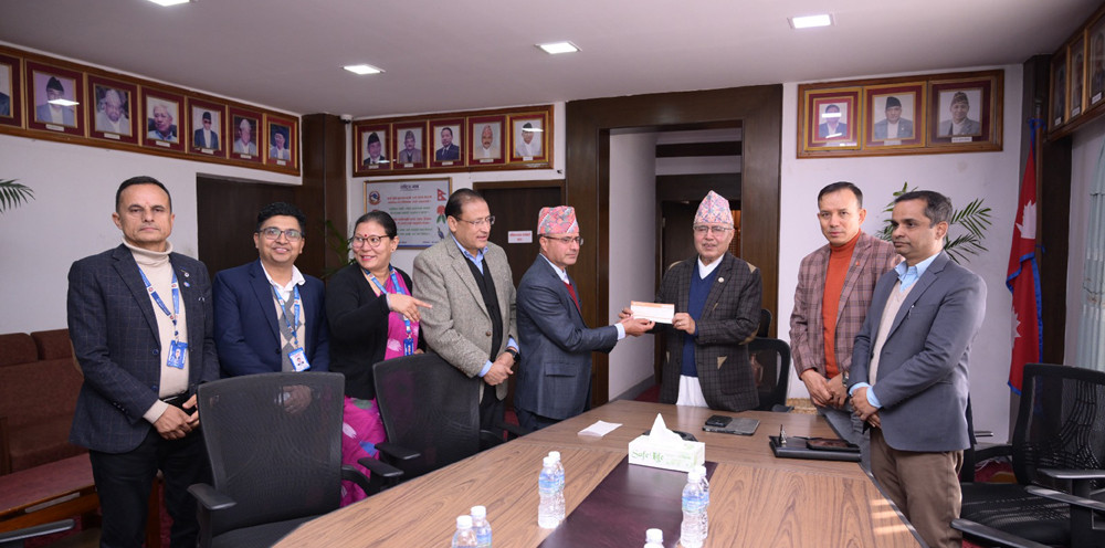 नागरिक लगानी कोषले दियो बाट भौतिक पूर्वाधार पुनर्निर्माण कोषमा ५१ लाख
