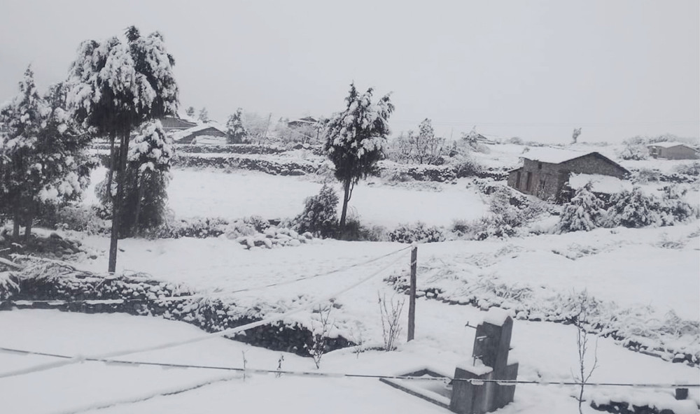 बैतडी र बागलुङमा बाक्लो हिमपात, जनजीवन प्रभावित