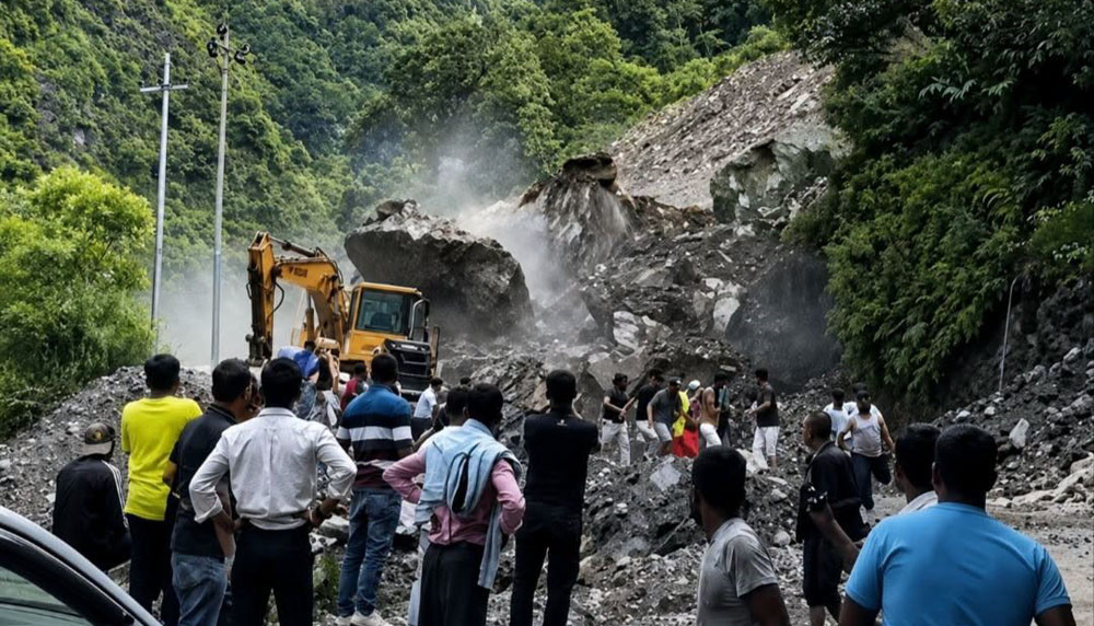 बाढी–पहिरोले अवरुद्ध सडक दसैँअघि खुलाउने सरकारको दाबी